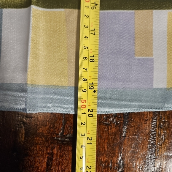 Gorgeous vintage Italian multi color scarf. - Picture 8 of 11